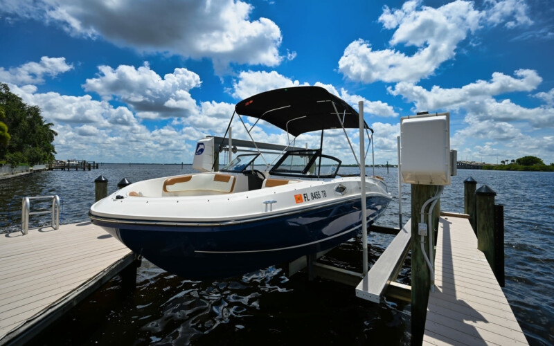 Boat Rental Cape Coral Bayliner VR6 2021 150HP